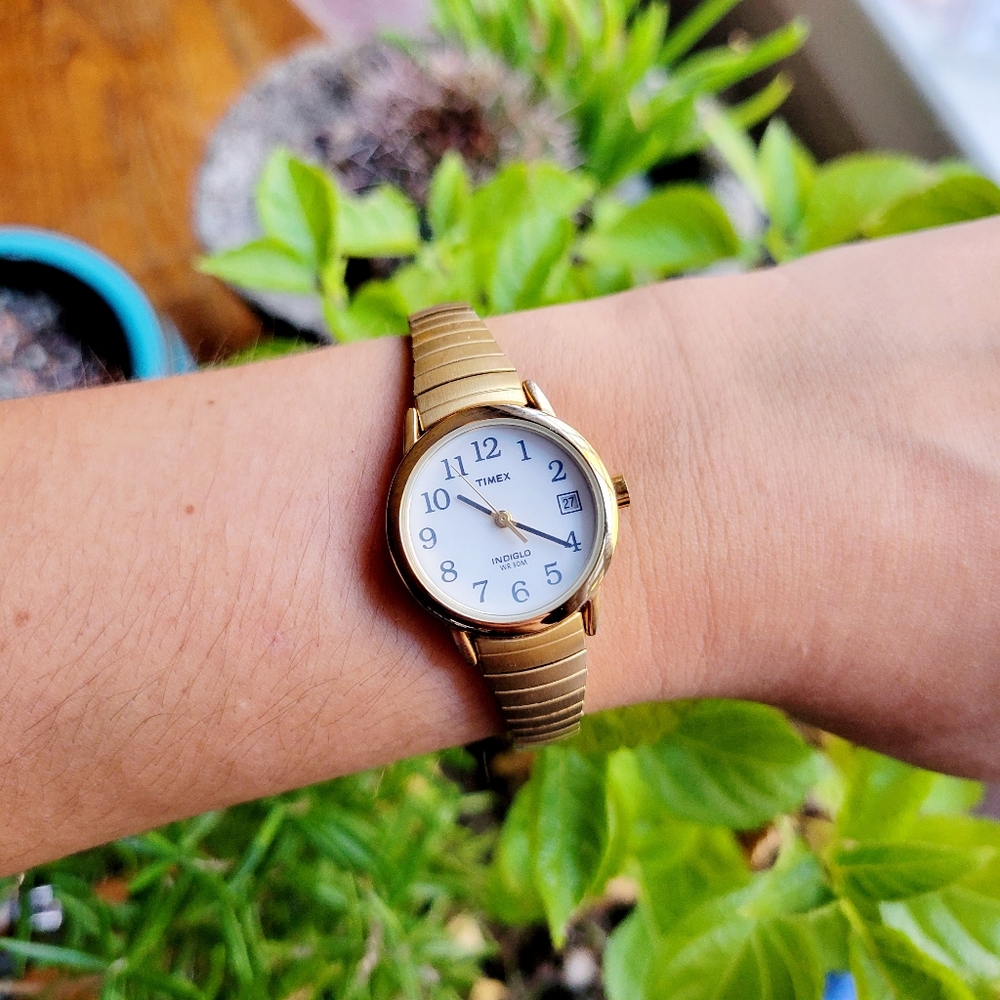 Vintage Timex Indiglo Womens Womans Gold Round Analog Calendar Stretch Watch